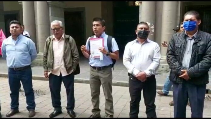 Integrantes de Antorcha Campesina se manifiestan este lunes frente al Palacio de Gobierno; piden audiencia
