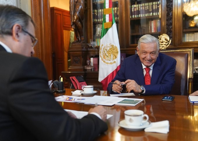 12 El mandatario mexicano señaló que fue alrededor de una hora de conversación con Joe Biden.