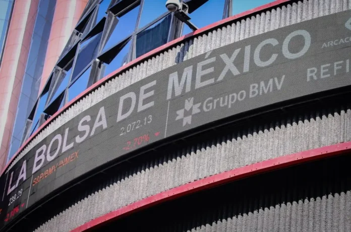 Grupo México registró una caída de 3.9 por ciento en el valor de su acción, mientras que Grupo México Transportes, registró una baja de 4.1 por ciento.