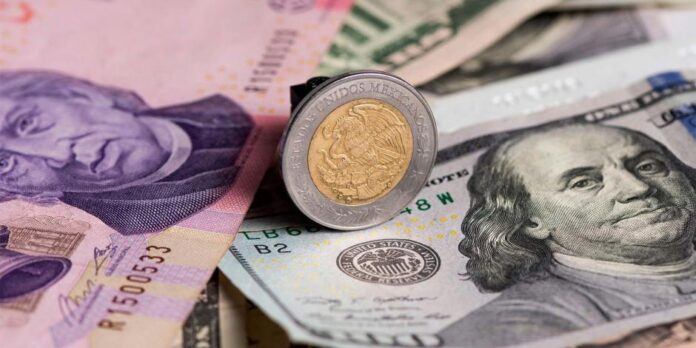 Este lunes el peso mexicano pierde terreno debido al anuncio que hará Banxico sobre la política monetaria del país
