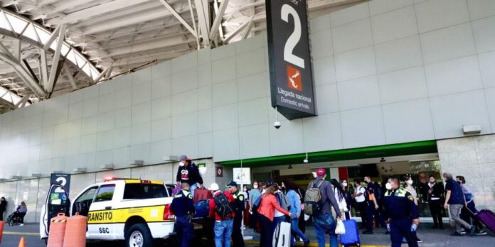 Varios usuarios en redes sociales reportan que a pesar de la reapertura, el caos continúa en el aeropuerto