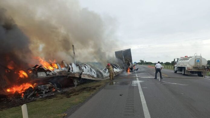 En el lugar no fue localizado el tracto camión que llevaba la caja del tráiler