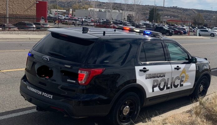 Varios oficiales de Farmington, Nuevo México, acudieron al llamado de un tiroteo en un barrio residencial con varias escuelas en el perímetro.