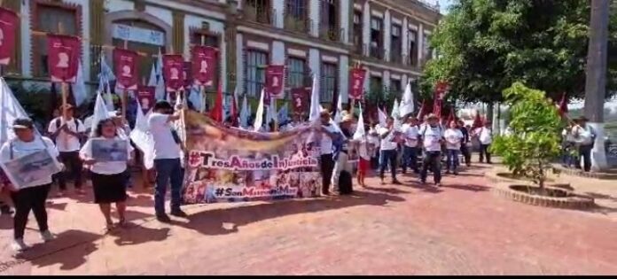 Con marcha, las familias de los afectados exigen justicia para que el caso no quede impune.