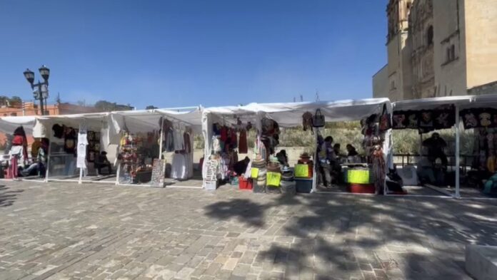 En la temporada de la Guelaguetza pretenden el municipio instalar más de 300 puestos en calles aledañas al templo de Santo Domingo.