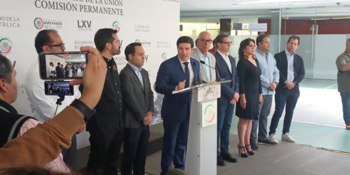 Desde el Senado de la República, el gobernador de Nuevo León, Samuel García denunció persecución política por parte de grupos facciosos están en contra de su gobierno