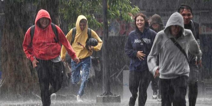 La Depresión Tropical 2-E se encuentra al sur de la costa de Oaxaca y ocasionará lluvias puntuales torrenciales