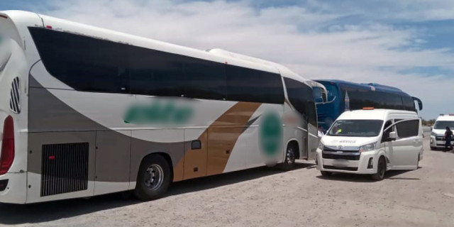 89945 Los extranjeros provenientes de África, América, Asia y del Caribe, viajaban a bordo de autobuses.