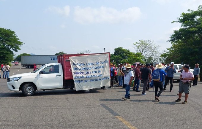FycFt5hXsAAMiJp Es un bloqueo de tres días sobre la carretera Transístmica, a la altura de la localidad El Mezquite, del municipio de Asunción Ixtaltepec.