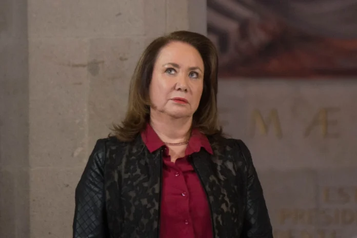 Yasmín_Esquivel_tesis Diplomáticos, funcionarios, amigos y familia lamentaron el fallecimiento de Carlos Sada, quien se desempeñó como cónsul, embajador y subsecretario.