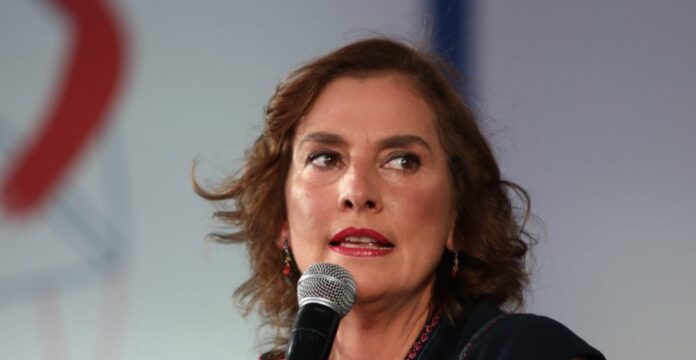 Gutiérrez Müller destacó que ese “tipo” al que se refiere, “fue elegido por los mexicanos y se le llama Presidente”.