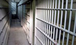 Macabro hallazgo hicieron guardias de la cárcel municipal, luego de que encontraran al menor de 19 años colgado; FGEO inicia investigación