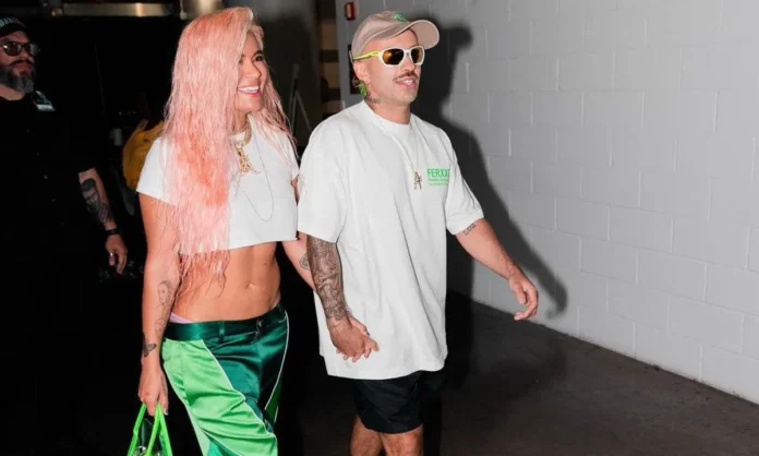 karol-g-y-feid.jpg Los dos artistas llegaron tomados de la mano a un concierto y decidieron no ocultar más su amor.