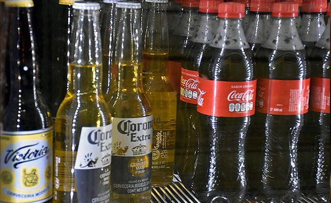 Ante la ola de calor que se vive en el país, las tiendas de abarrotes registran un aumento del 33% en la venta de refrescos de cola