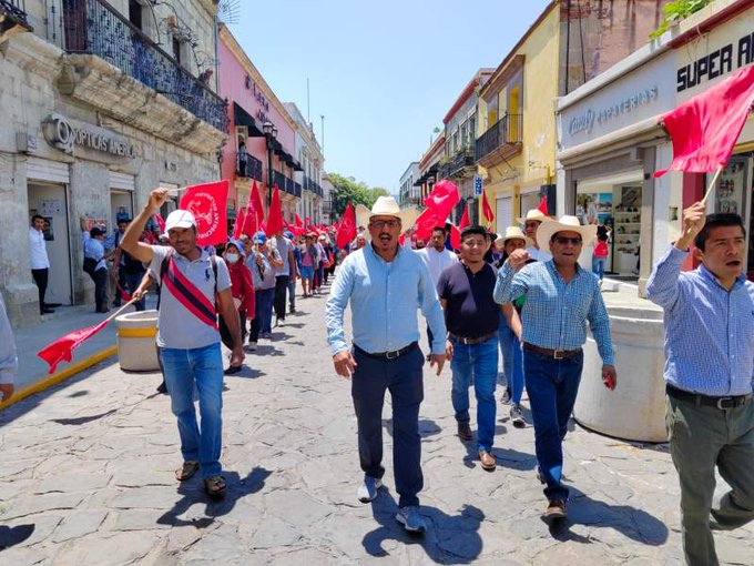 Exigen se atiendan sus demandas de carácter social, temas de justicia y apoyo a obras.