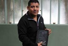 Este joven puso en alto a México en premiación de exportadores en Dubai